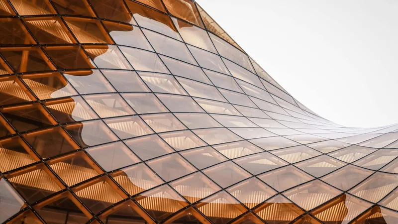 Rigueur : structure architecturale en trame géométrique précise